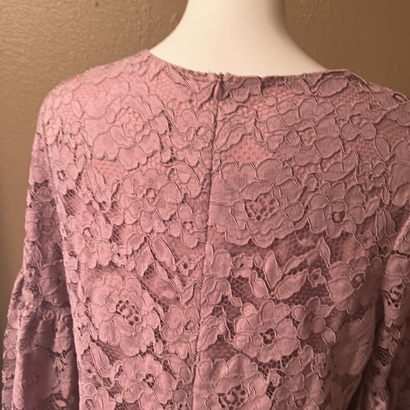 Lavender,lace, bell sleeved dress - Picture 4 of 4